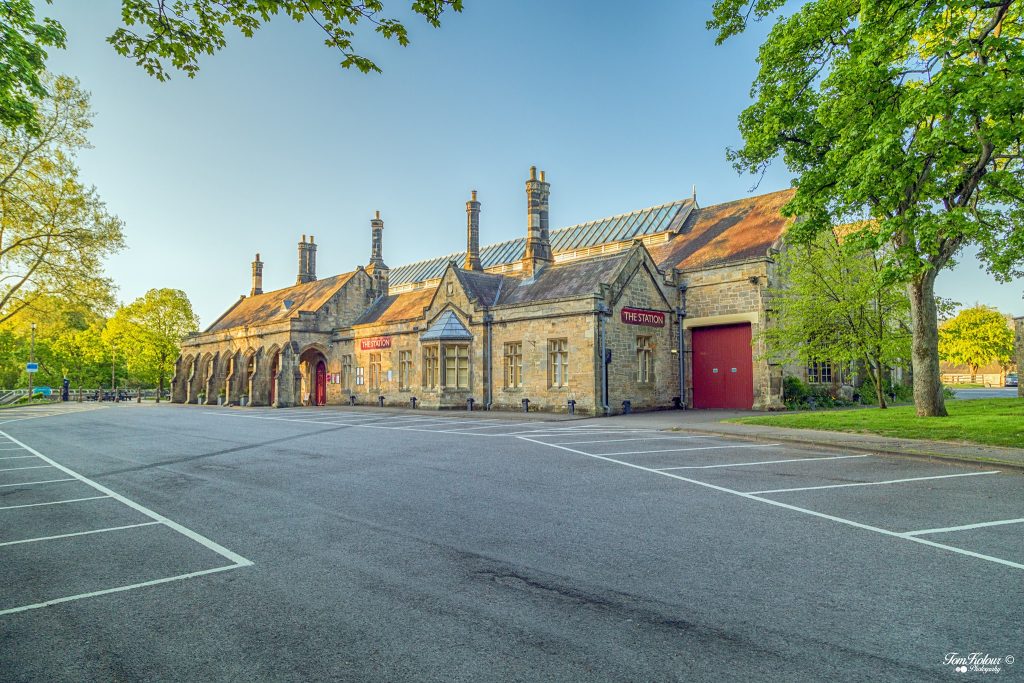 Picture of the outside of the station building 